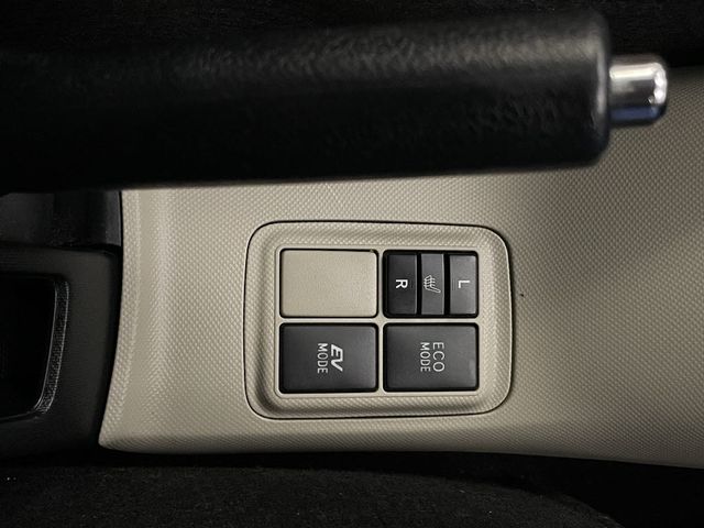 Toyota AQUA 2012-07 27586-26
