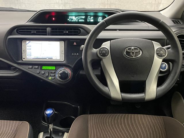 Toyota AQUA 2012-07 27586-2