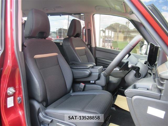 Nissan SERENA 2022-12 367767-24