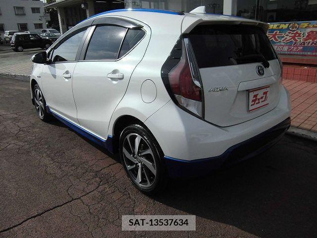 Toyota AQUA 2015-04 212497-8
