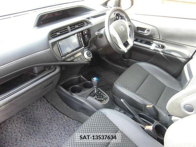 Toyota AQUA 2015-04 212497-15
