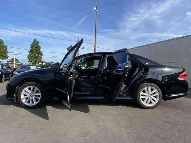 Toyota CROWN SEDAN 2012-02 21799-7