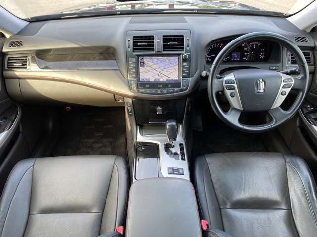 Toyota CROWN SEDAN 2012-02 21799-3