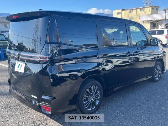 Toyota VOXY 2023-05 208085-18