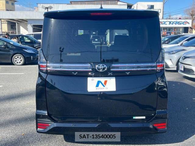 Toyota VOXY 2023-05 208085-16