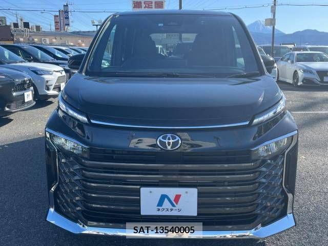 Toyota VOXY 2023-05 208085-15