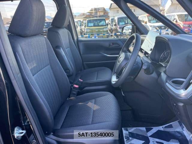 Toyota VOXY 2023-05 208085-8