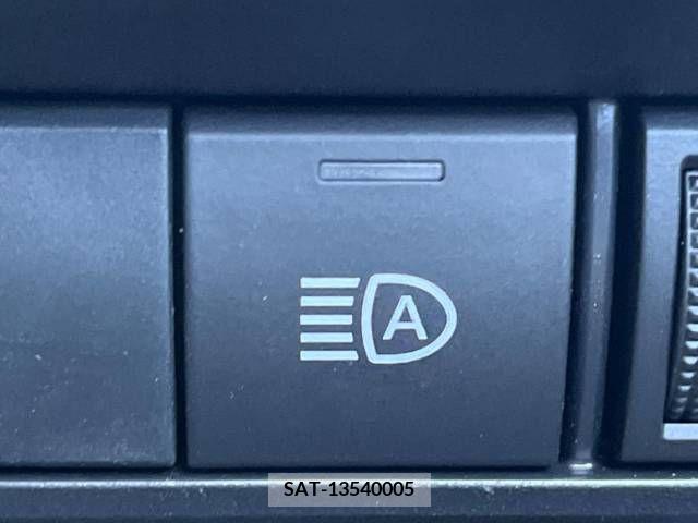 Toyota VOXY 2023-05 208085-7