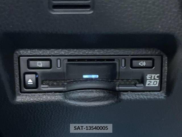 Toyota VOXY 2023-05 208085-6