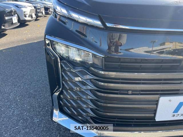 Toyota VOXY 2023-05 208085-13