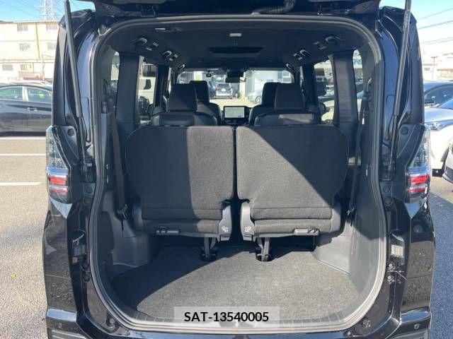 Toyota VOXY 2023-05 208085-11