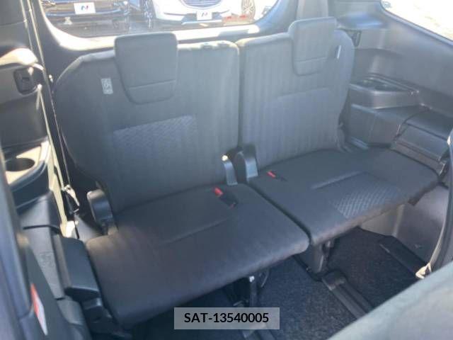 Toyota VOXY 2023-05 208085-10