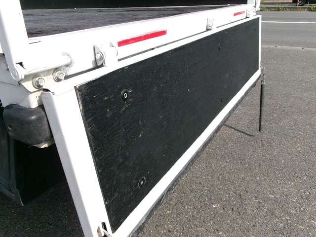 Isuzu ELF TRUCK 2013-06 6803-19