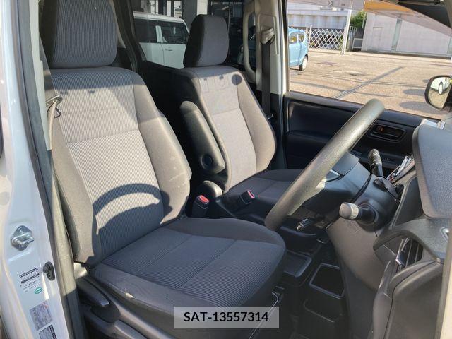 Toyota NOAH HYBRID 2014-09 347341-2