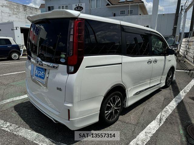 Toyota NOAH HYBRID 2014-09 347341-1