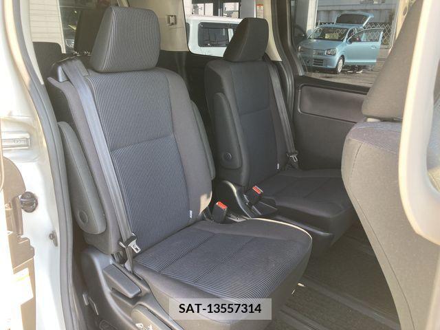 Toyota NOAH HYBRID 2014-09 347341-3