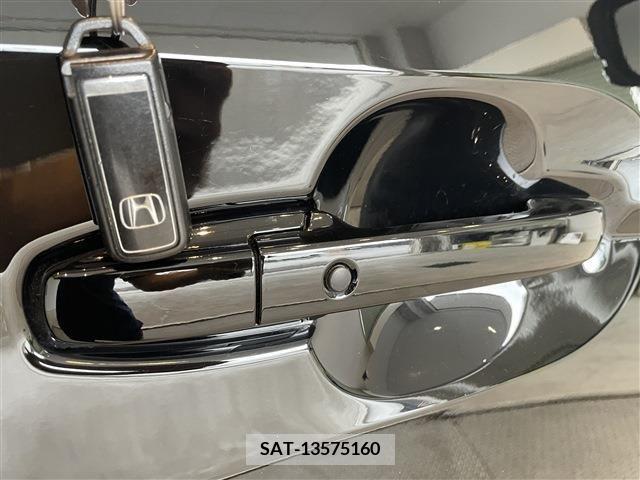 Honda N BOX 2022-06 307447-11