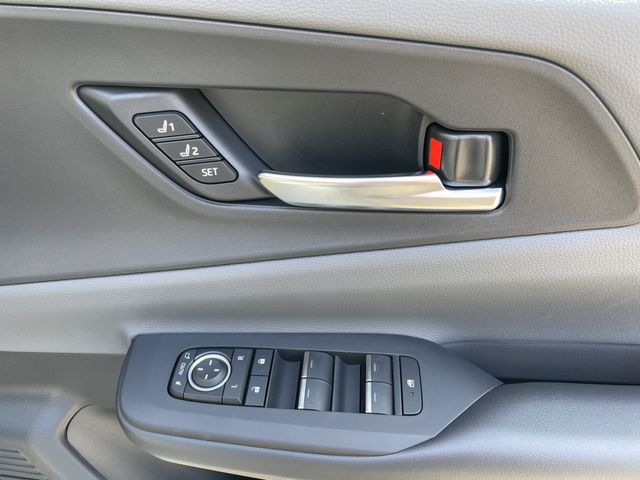 Toyota PRIUS 2023-07 9593-14