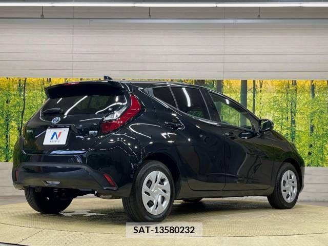 Toyota AQUA 2021-09 389303-17