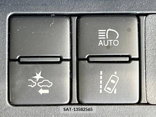 Toyota SIENTA 2018-06 378001-5