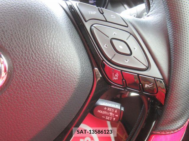 Toyota C-HR 2021-09 323085-23