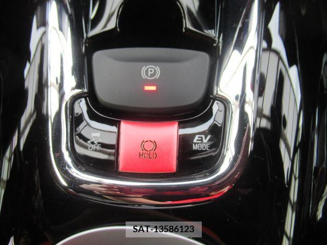 Toyota C-HR 2021-09 323085-24
