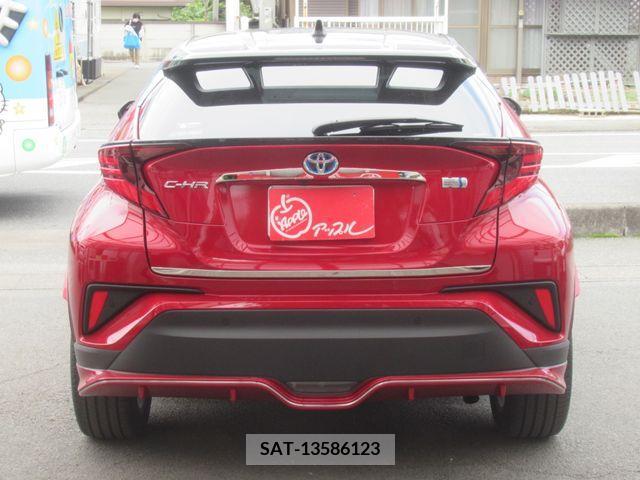 Toyota C-HR 2021-09 323085-11