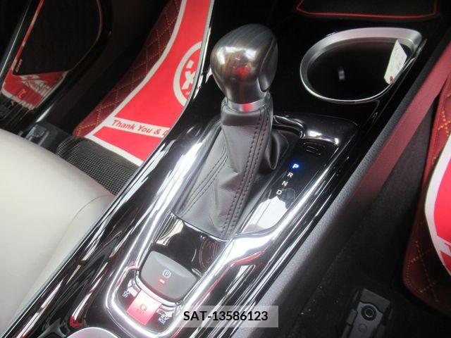 Toyota C-HR 2021-09 323085-18