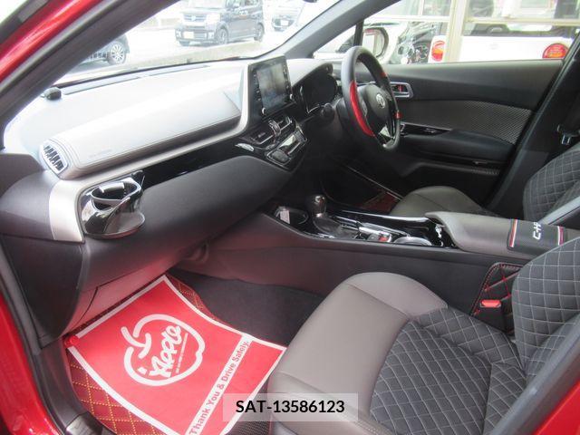 Toyota C-HR 2021-09 323085-5