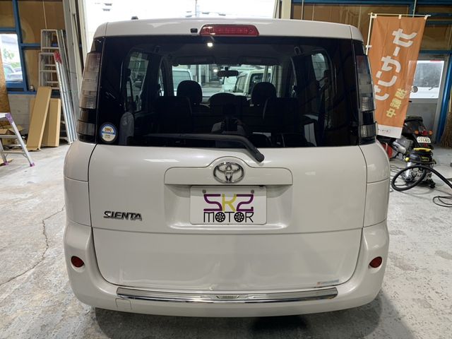 Toyota SIENTA 2011-08 8308-7