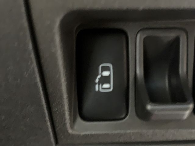 Toyota SIENTA 2011-08 8308-18