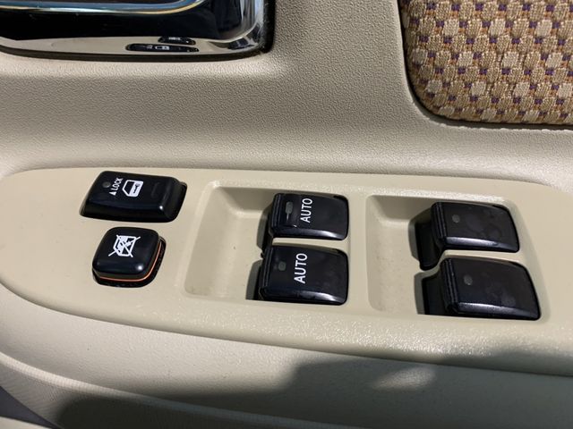 Toyota SIENTA 2011-08 8308-25