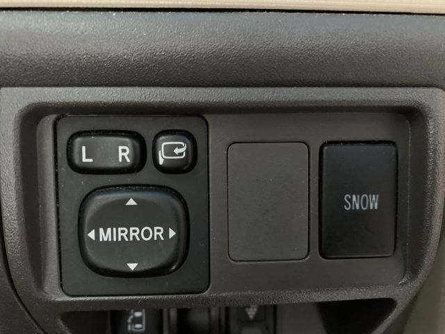 Toyota SIENTA 2011-08 8308-23