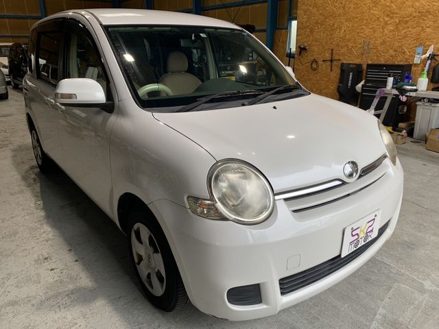 Toyota SIENTA 2011-08 8308-4