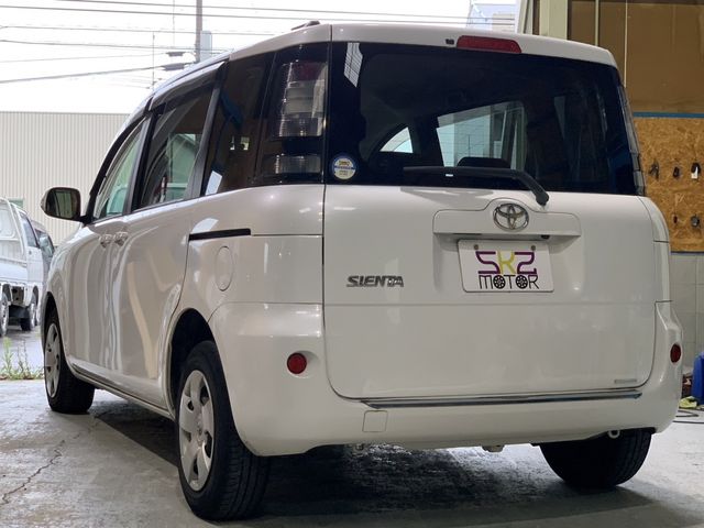 Toyota SIENTA 2011-08 8308-2