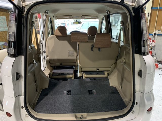 Toyota SIENTA 2011-08 8308-14