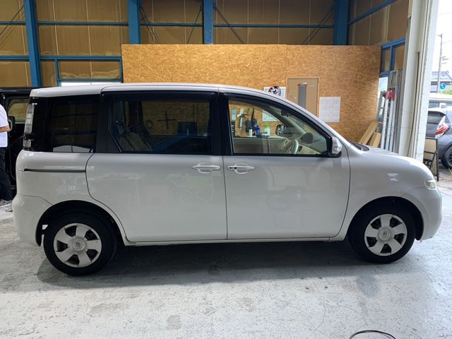 Toyota SIENTA 2011-08 8308-6