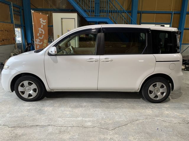 Toyota SIENTA 2011-08 8308-5