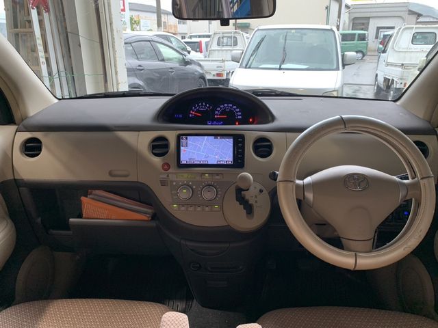 Toyota SIENTA 2011-08 8308-1