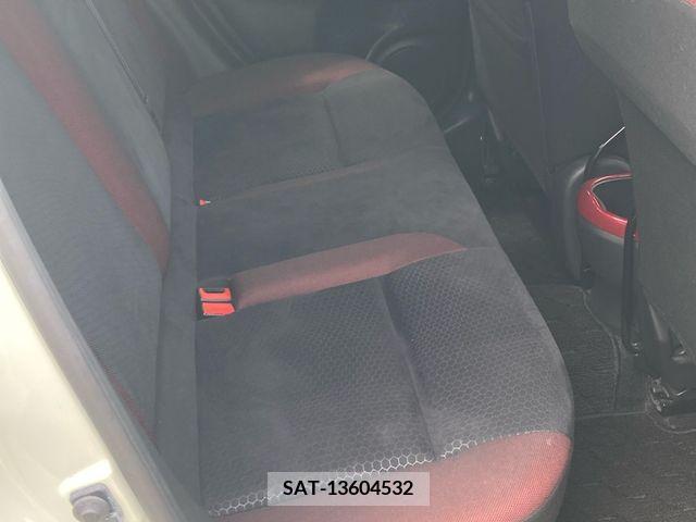 Nissan JUKE 2011-09 375608-16