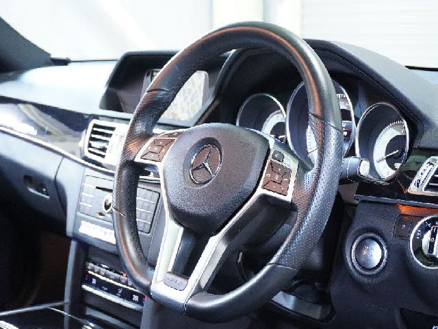 Mercedes Benz E-CLASS 2016-05 13165-5
