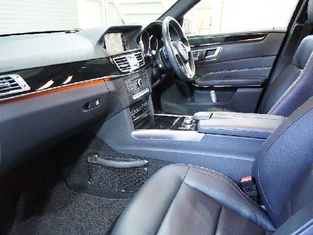 Mercedes Benz E-CLASS 2016-05 13165-3