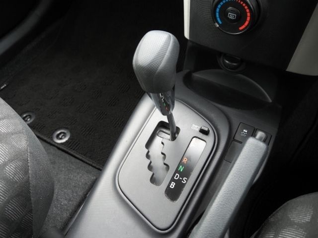 Toyota IQ 2014-09 21146-22