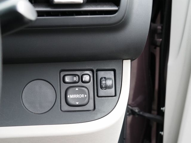 Toyota IQ 2014-09 21146-23