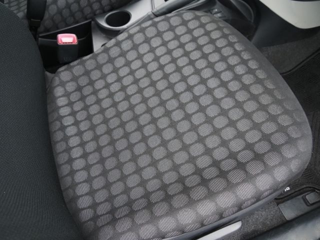 Toyota IQ 2014-09 21146-12
