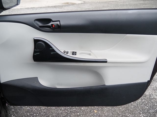 Toyota IQ 2014-09 21146-27