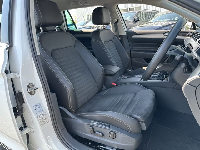 VolksWagen PASSAT VARIANT 2022-12 13214-14