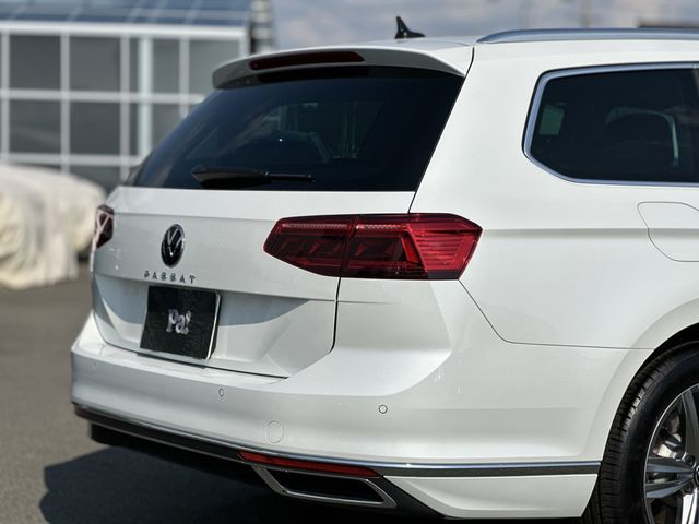 VolksWagen PASSAT VARIANT 2022-12 13214-22