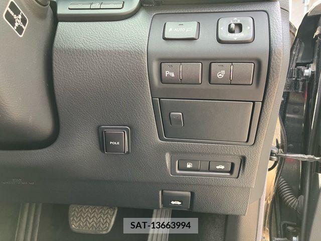 Lexus LS 2016-08 239681-11