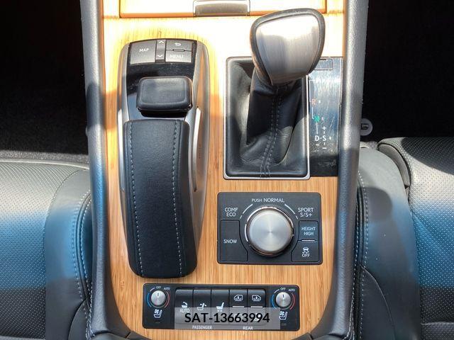 Lexus LS 2016-08 239681-13